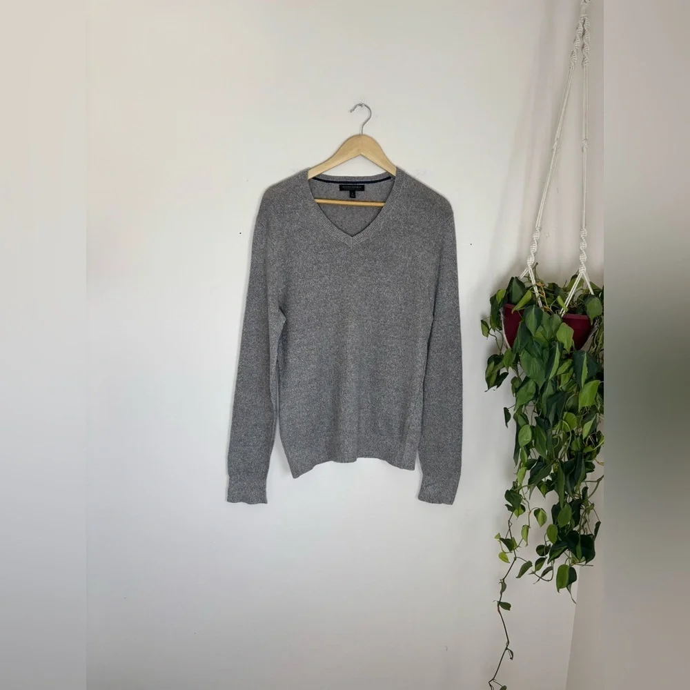 Banana Republic Performance Linen V-neck Pullover